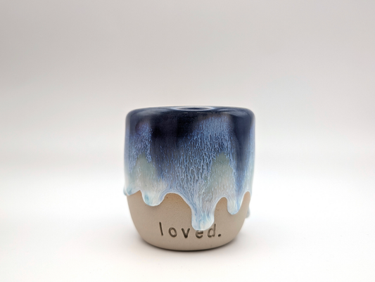 Tasse WordMOMENT "loved.", blau